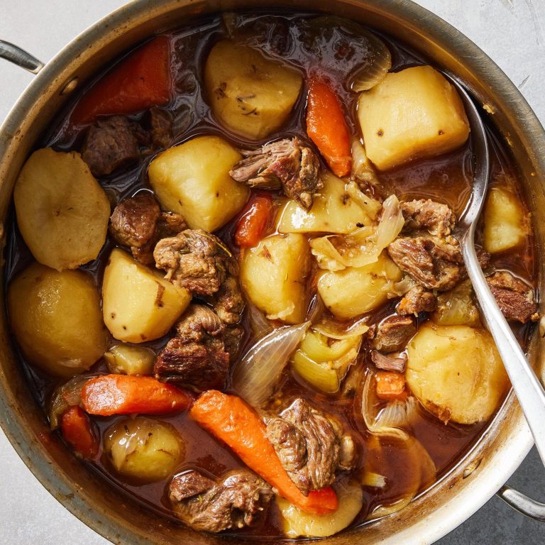 Hearty & Cozy Irish Stew with Lamb or Beef: A Classic Recipe
