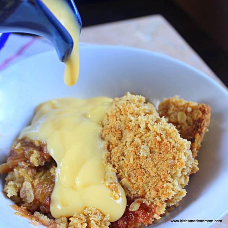 Delicious Irish Rhubarb Crumble: A Cozy Homemade Treat